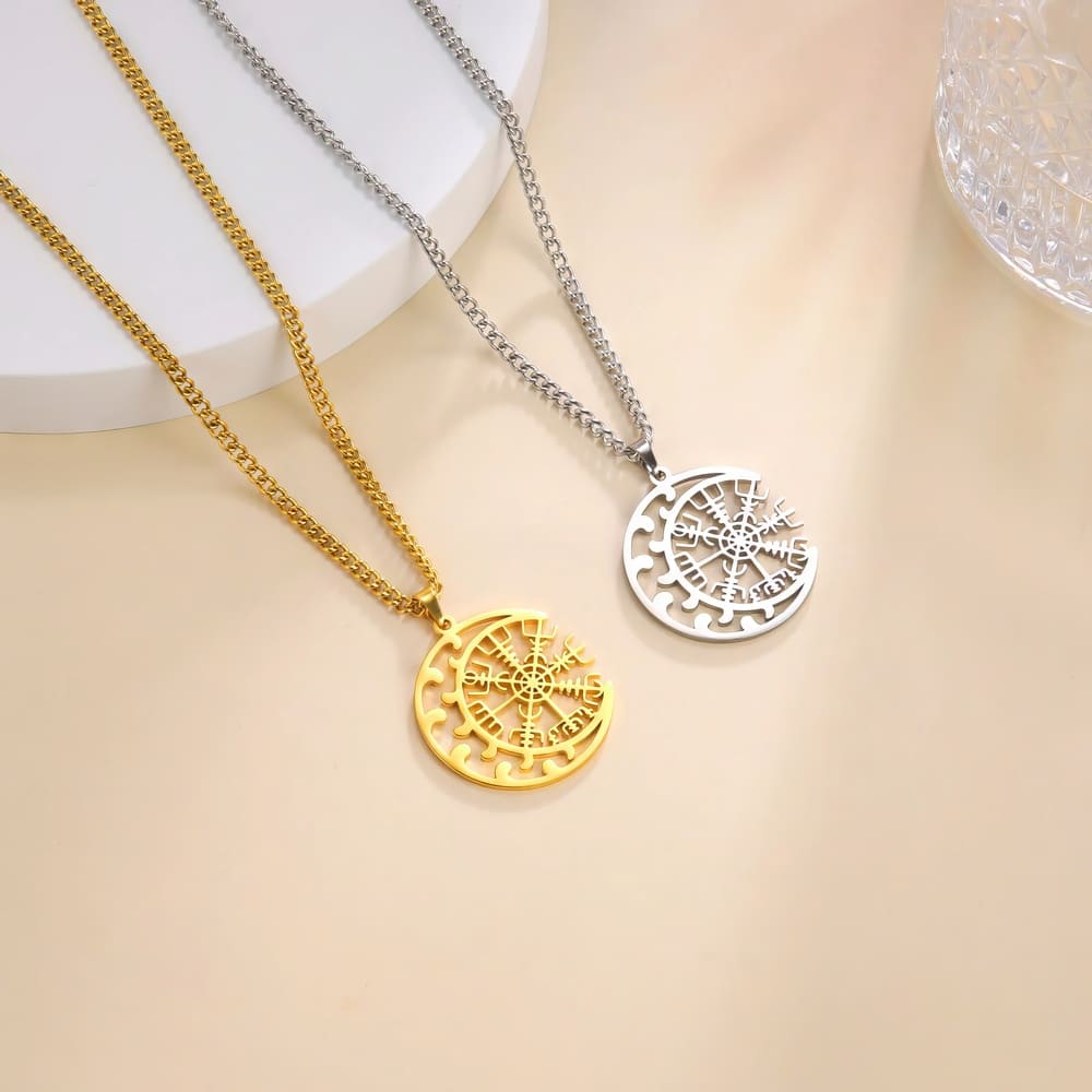 Collier Croissant de Lune et Vegvisir