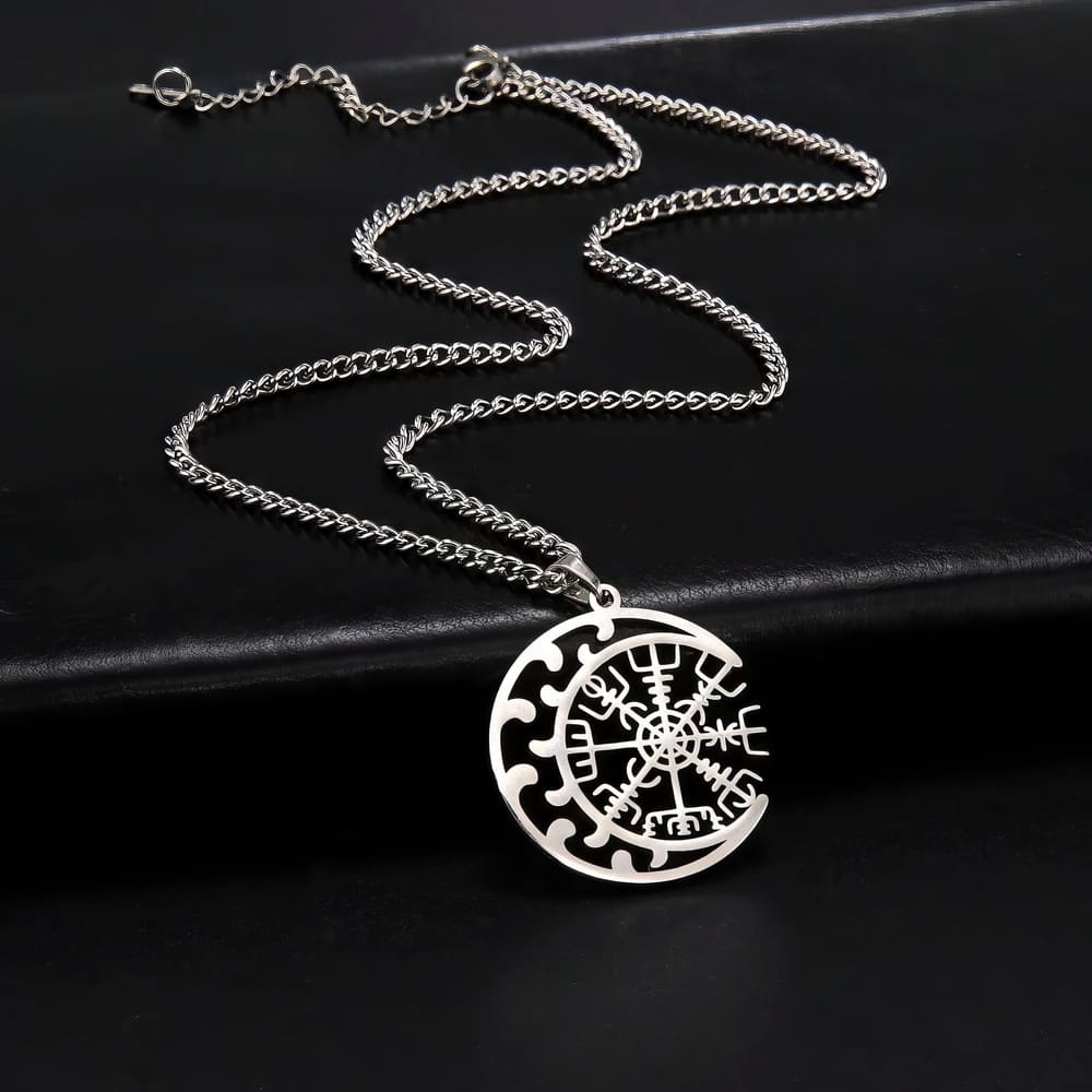 Collier Croissant de Lune et Vegvisir