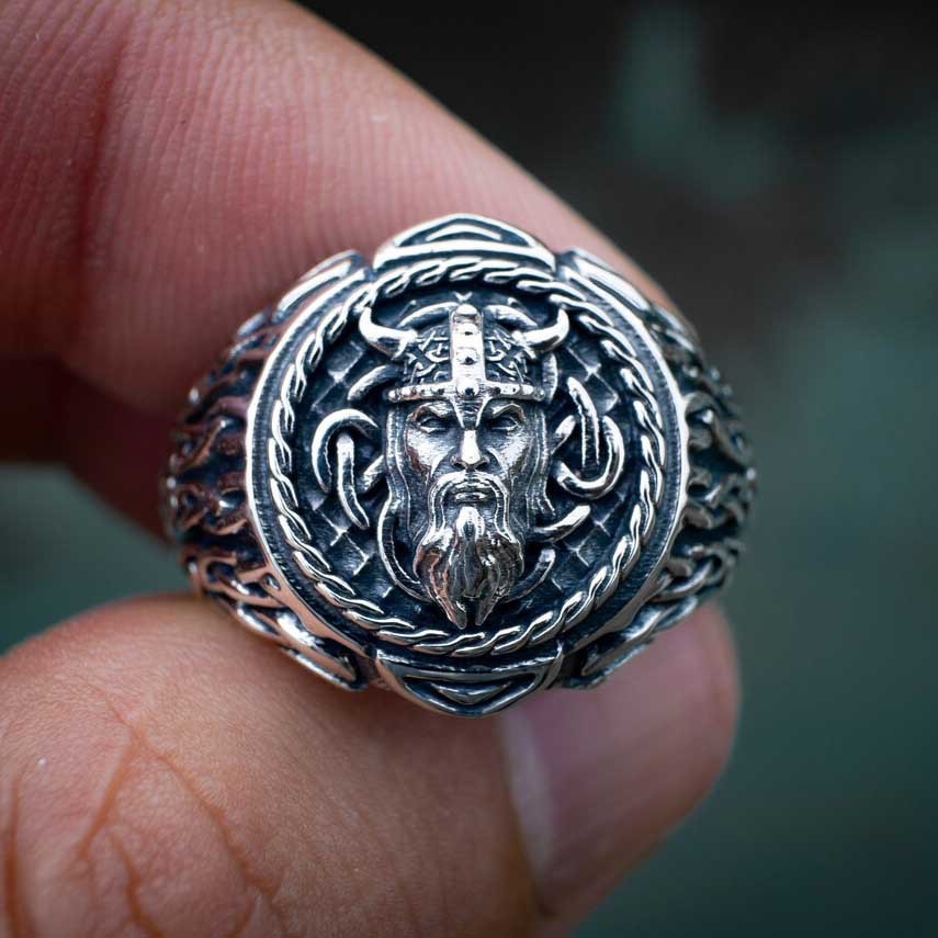 Bague Tête de Viking Barbu et à Casque à Cornes
