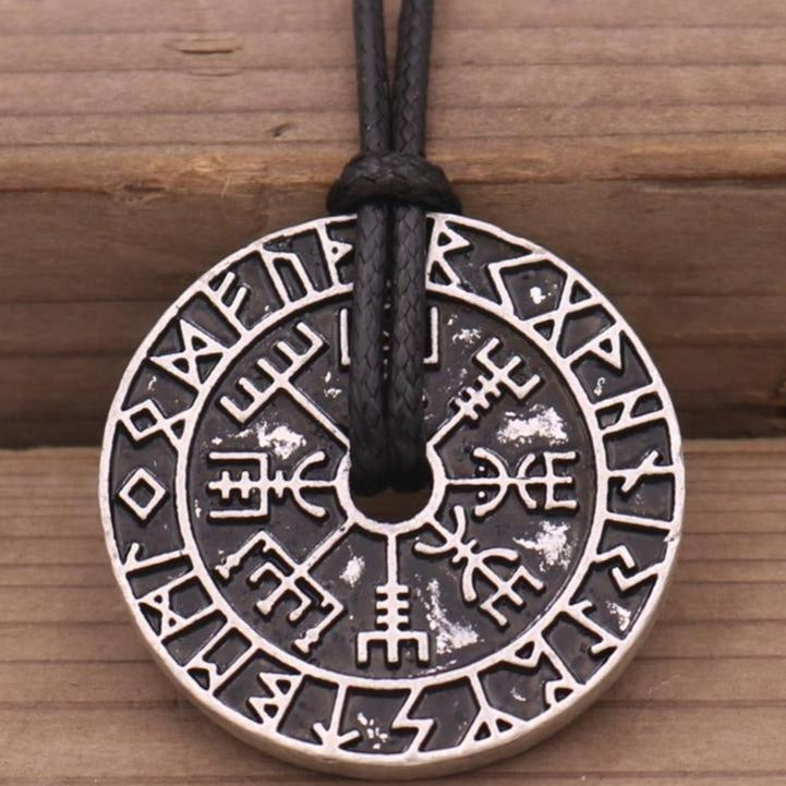 Collier Viking Vegvisir